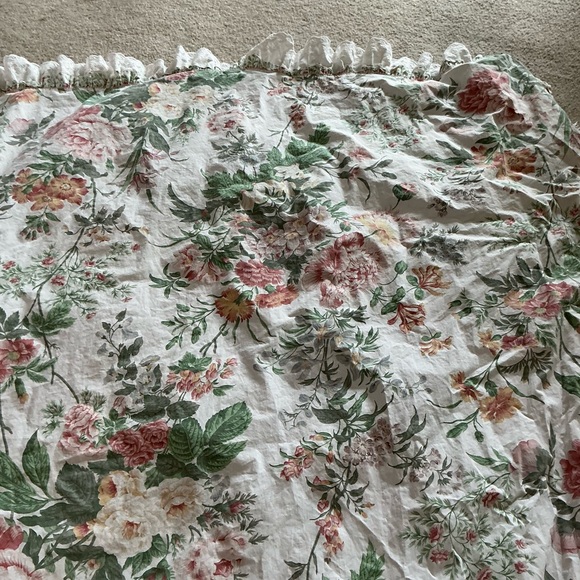 Floral Patterned Bedding Full Flat Sheet - Picture 2 of 4